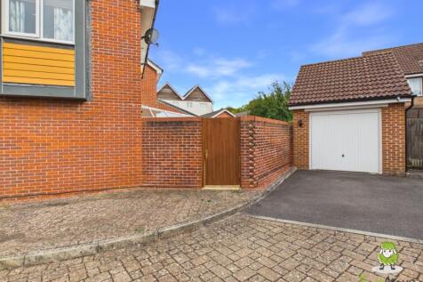 EweMove Estate Agents Basingstoke - 3 Edmund Court
