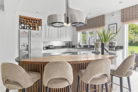 23 Marlow Road, HP11 1TA-21.jpg