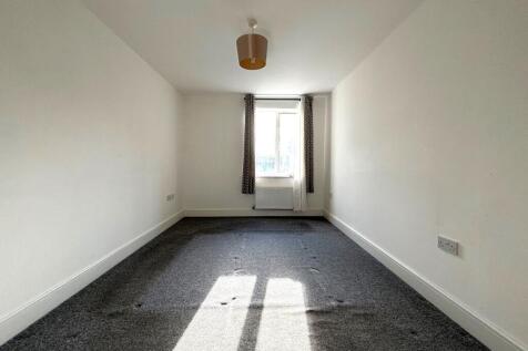 Black Eagle Drive Northfleet DA11 photo 4