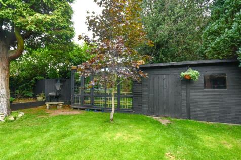 11 Waverly Gardens-8.jpg