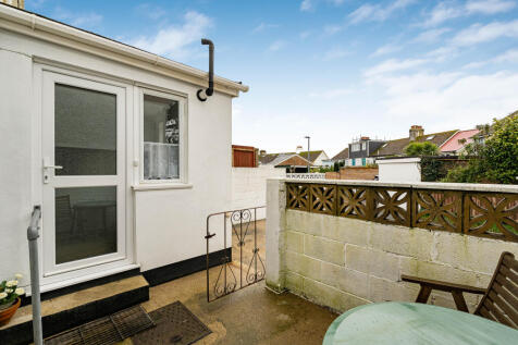 5 Courtyard &amp; Parking