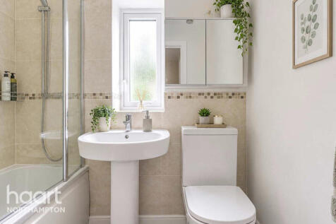Balmoral Close, Wellingborough photo 5