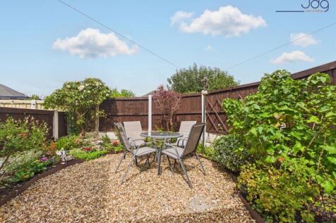 Colourful, Low-Maintenance Garden