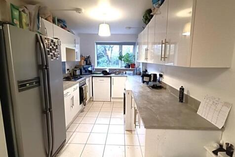 6 Bedroom semi-detached house - HMO