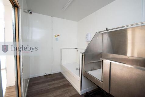 Commercial Property to rent Image 6