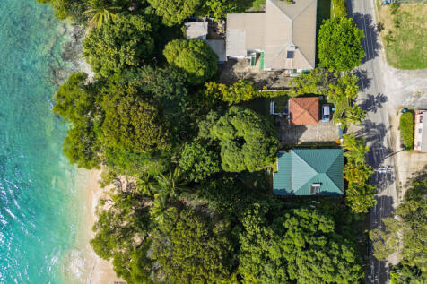 Faul Haus, Beachfront