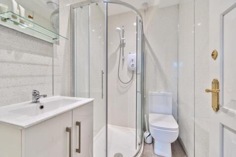 Ensuite Dales House EweMove Skipton &amp; The Dales