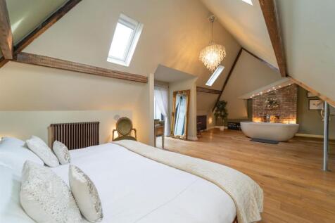 6 bed, 2 bath Semi-Detached in Manchester - Photo 11