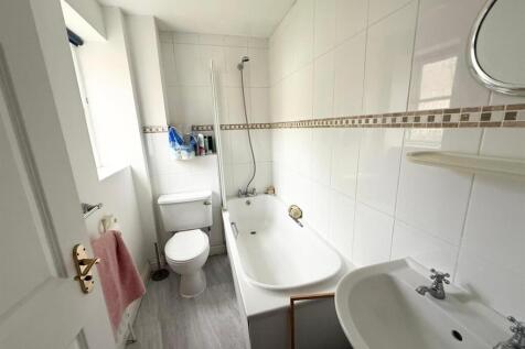 bathroom .jpeg
