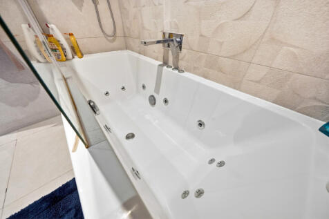 4 bed, 3 bath Town House in leeds - Photo 41