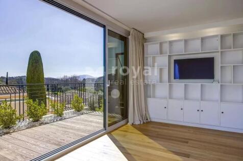 Terrace with greenery view in Royal Mougins Golf r