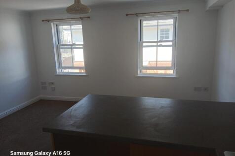 Flat , Clarendon Press, Market Street, Ventnor photo 4
