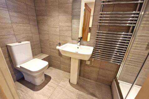 Church Court 1, Flat 1 - Bathroom.jpg