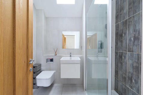 7 Hill Farm View ...