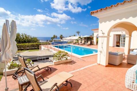 Villa with sea views in Binidalí