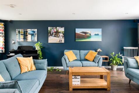 Sitting_Room_2.jpg