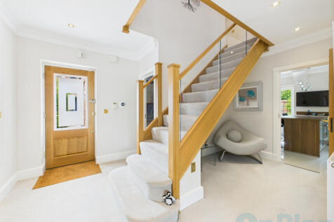 CAM04024G0-PR0030-STILL008