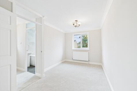 CAM02023G0-PR0184-STILL026