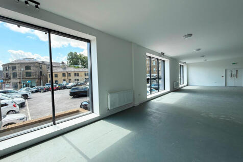 Retail Property (high street) to rent Image 6