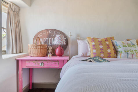 1298221-11-682df5...