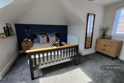 Room 6 - Ensuite Double - £745pcm