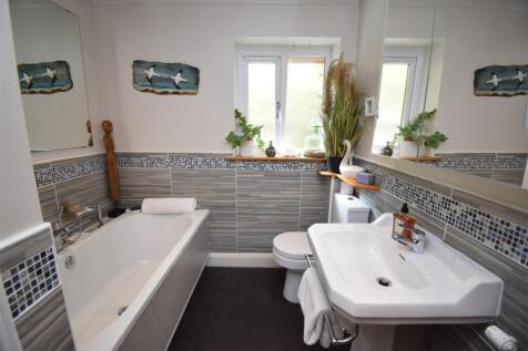 Bathroom.JPG