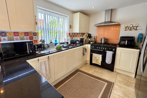 Kitchen (2).JPEG