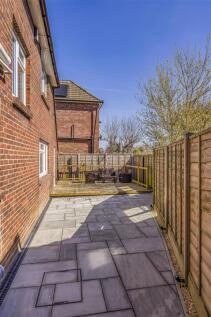 2 Warfield Avenue-Externals-PorticoMarketing-O'Har