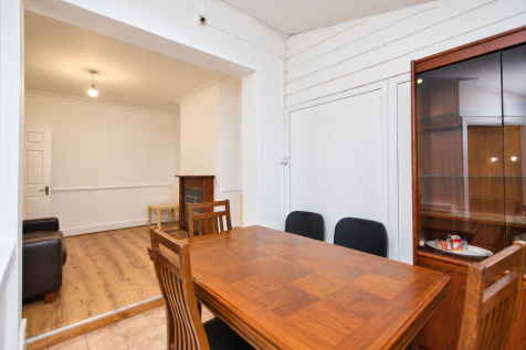 Westminster Gardens, Barking and Dagenham, IG11 photo 4
