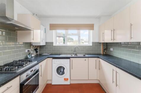 flat 11 livingstone court (3).jpg