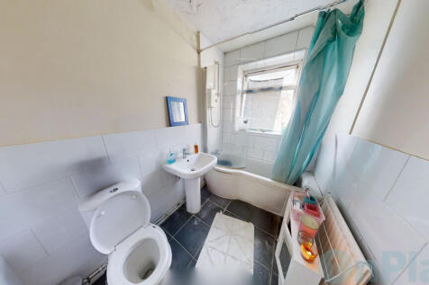 Viceroy Court bathroom New