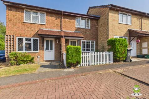 EweMove Estate Agents Basingstoke - 4 Calleva Clos