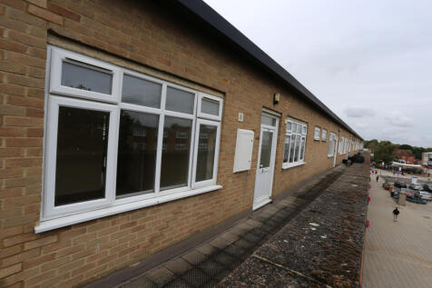 3 bed flat for sale Crockhamwell Road, Reading RG