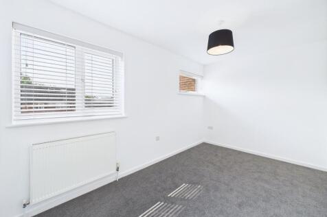 CAM01909G0-PR0345-STILL010