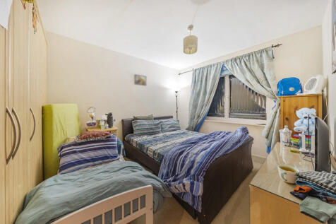 Kings Gate, Addlestone, KT15 photo 4
