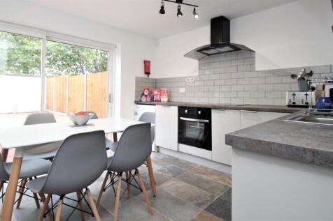 11 Argyll Road Kitchen 1 .jpg