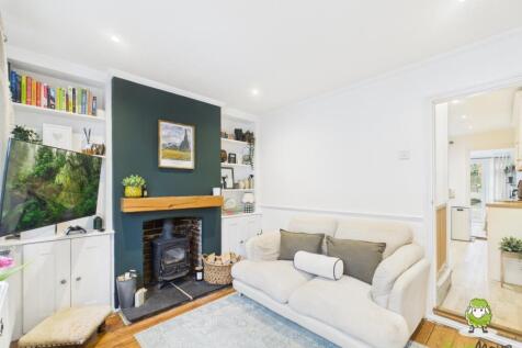 EweMove Estate Agents Basingstoke - The Street 