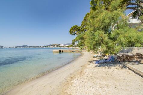 MODERN LUXURY VILLA CLOSE TO THE BEACHES OF PUERTO POLLENSA 