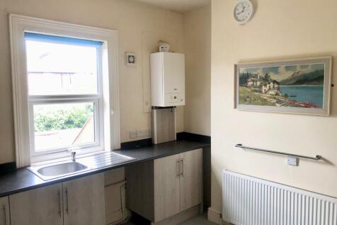 Flat 2, 5 Balmoral Road, Town Moor, Doncaster, DN2 5BZ photo 4