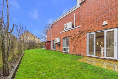 LAWN AREA FOR THIS FLAT TO USE