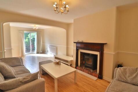 OPEN PLAN LIVING AND DINING ROOM