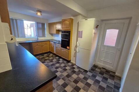 Strathmore Drive, Carlton-in-Lindrick, Worksop photo 2