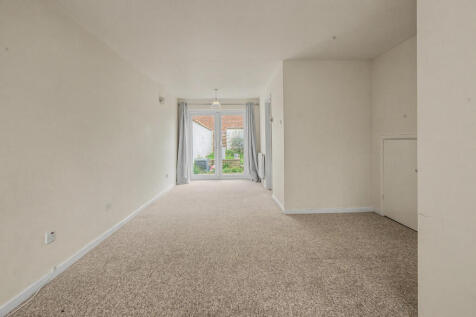 Living Area - Ang...