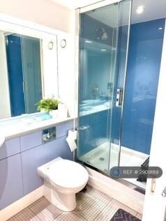 Bathroom 2 (En-Suite)