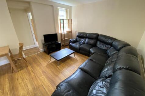 6-bed semi-detached on £134 pppw, Weld Road, Withington, £3,484/mo