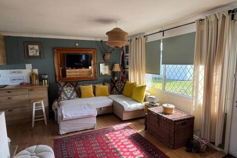 Open Plan Lounge/Dining Area