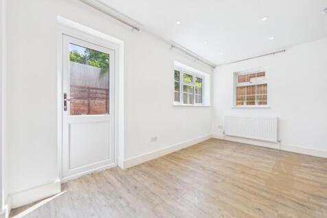 Oaks Drive, Lexden photo 4