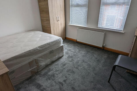 Grange Avenue, Reading, Berkshire, RG6 photo 5