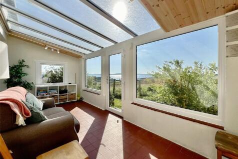 4 bed, 2 bath Detached in Liverpool - Photo 7