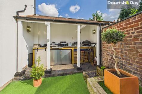 Covered Entertaining Area